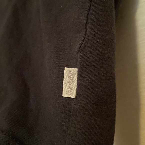 Levi’s Canada Logo Shirt - Picture 2 of 5